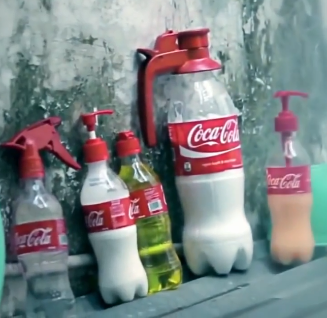 Đồ dùng tự tạo từ vỏ chai Coca-cola